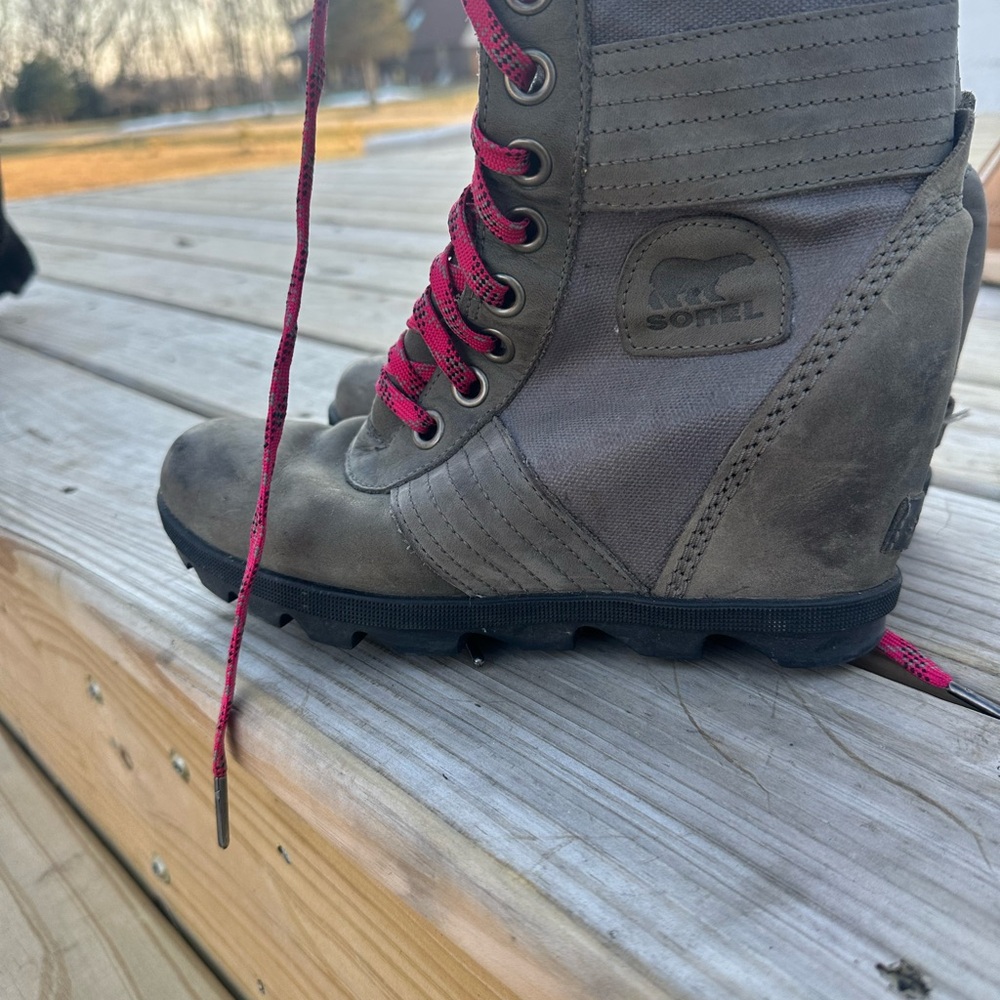 Sorel Gray Wedge Lace-Up Boots with Pink Laces
